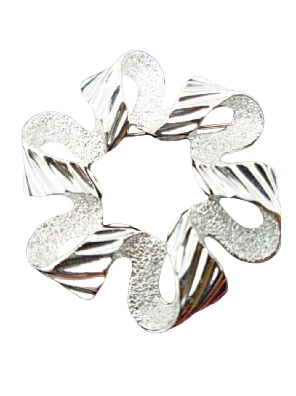 Sarah Coventry 1971 Silvertone Ribbonette Free Form Brooch